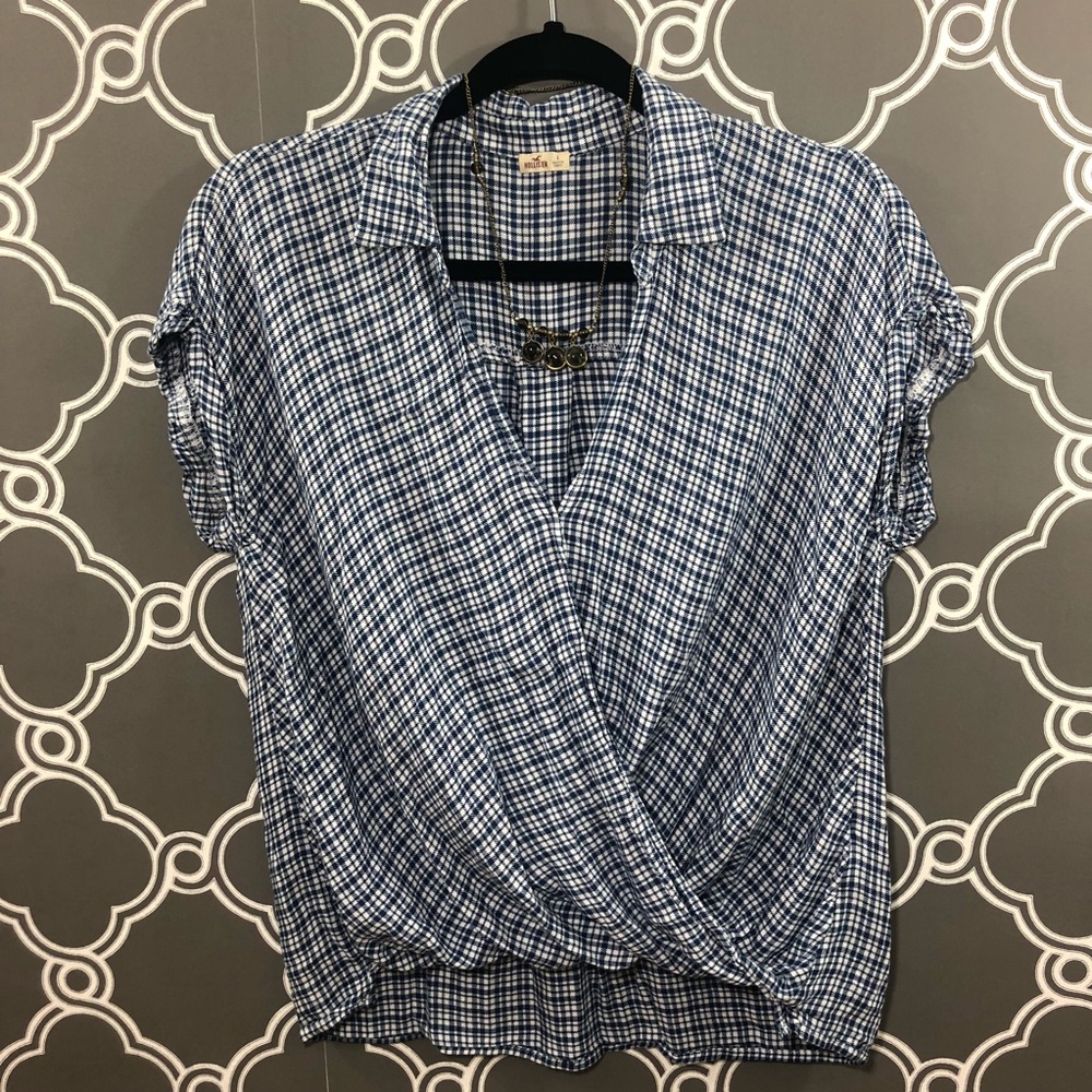 Hollister Blue/white pleaded top size S